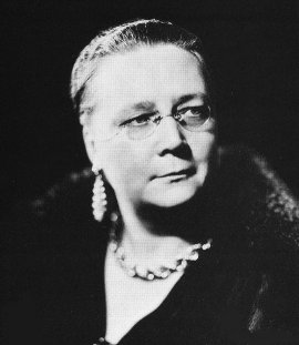 [Dorothy L Sayers portrait]